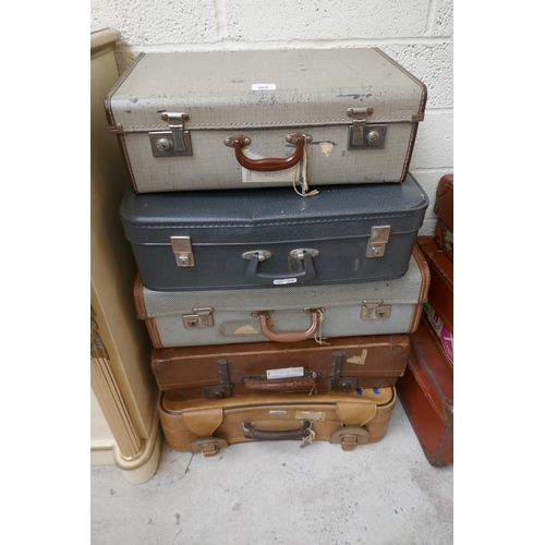 469 - 5 vintage suitcases