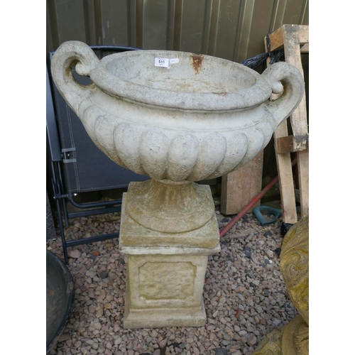 516 - Stone urn on plinth - Approx height: 88cm