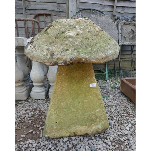 525 - Staddle stone - Approx height: 80cm