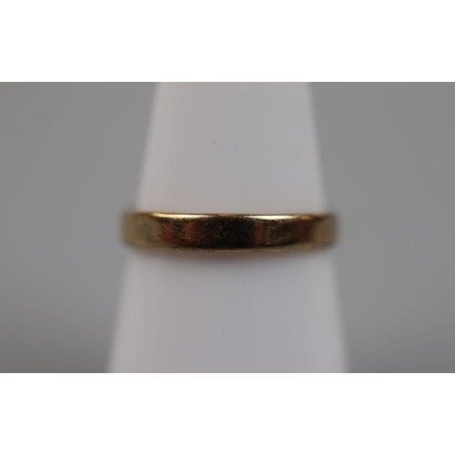 71 - 9ct gold wedding band - Approx weight 1.5g - Size: M