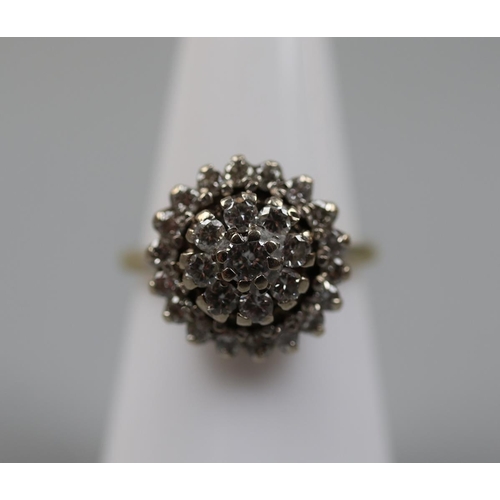 83 - Vintage 18ct gold and diamond cluster ring - Size: M