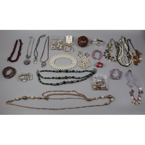 95 - Collection of costume jewellery