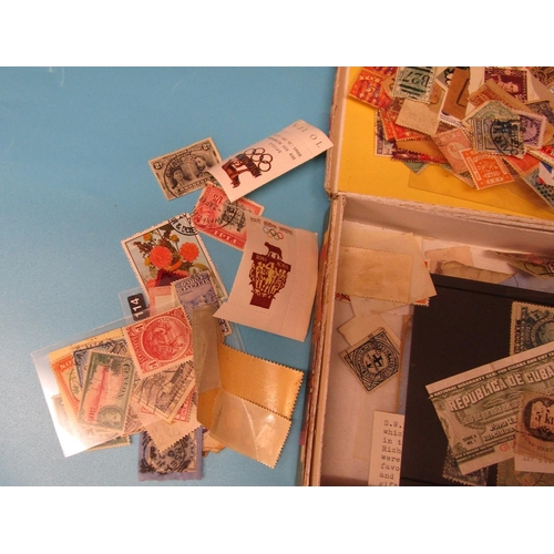 172 - Stamps - World in cigar box