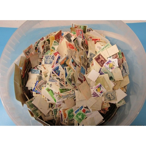 174 - Stamps - Mostly off paper stamps of the World