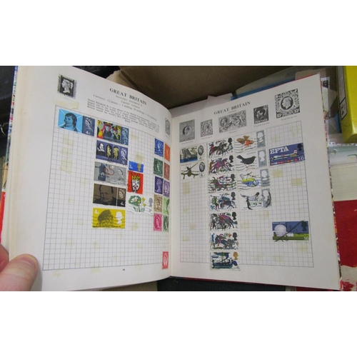 175 - Stamps - World stamps and covers for sorting