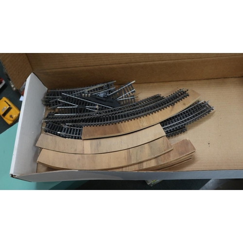 293 - Hornby electric train set - HS125 to include extra tracks