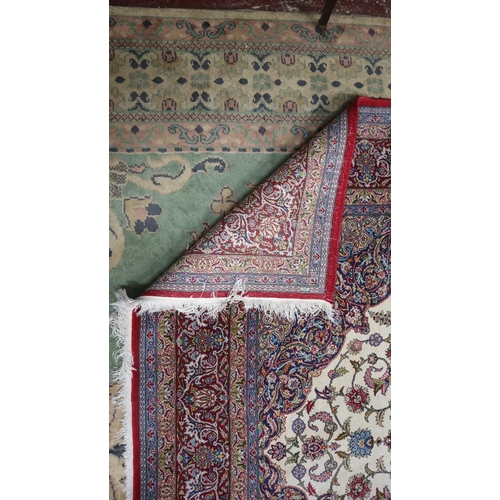 339 - Large patterned wool rug - Size: 285cm x 213cm