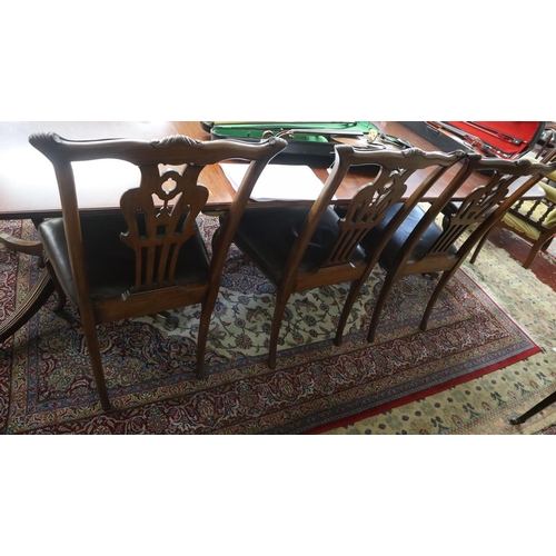 340 - Mahogany extending dining table with set of 8 Chippendale style chairs