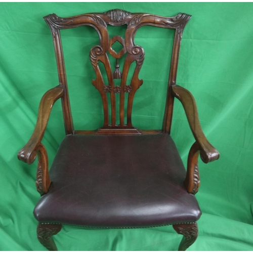 340 - Mahogany extending dining table with set of 8 Chippendale style chairs