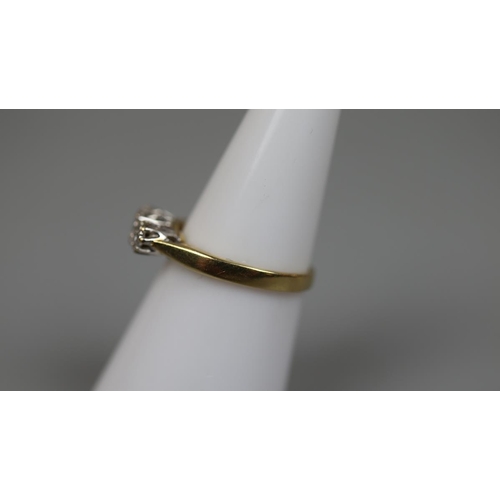 42 - 18ct gold 3 stone diamond ring - Size: L
