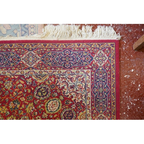 441 - Red patterned rug - Size: 215cm x 140cm