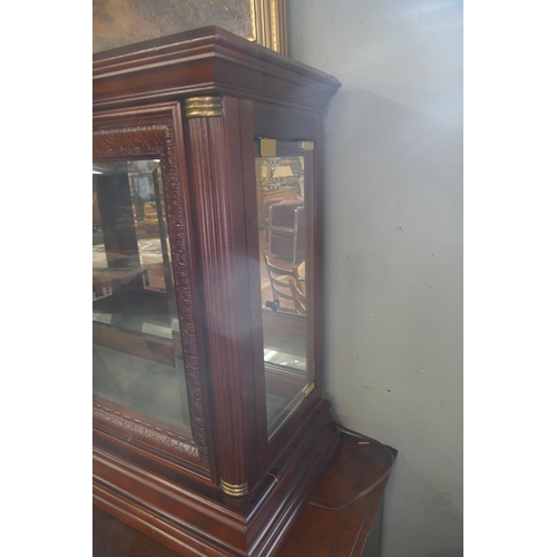 447 - Display cabinet with mirrored back - Size: W:100cm D:36cm H:74cm