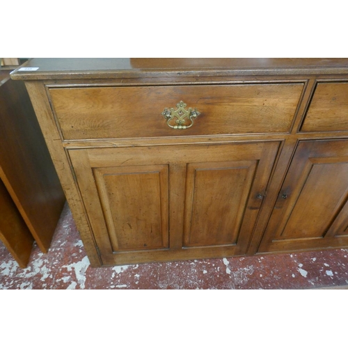 448 - Mahogany sideboard - Size: W:139cm D:52cm H:80cm