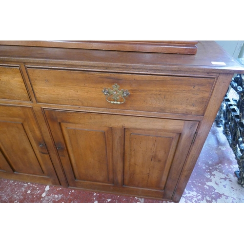 448 - Mahogany sideboard - Size: W:139cm D:52cm H:80cm