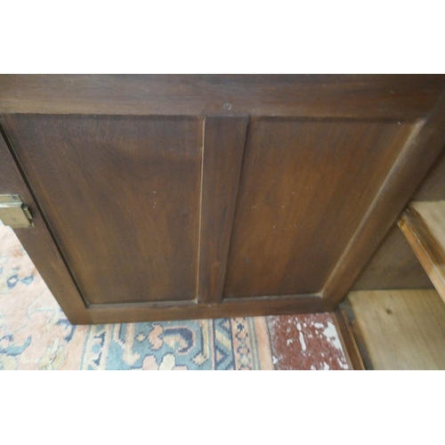 448 - Mahogany sideboard - Size: W:139cm D:52cm H:80cm