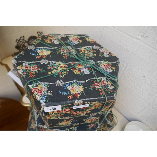 463 - 3 graduated ladies hat boxes containing hats, fur stoles and handkerchiefs (some silk)