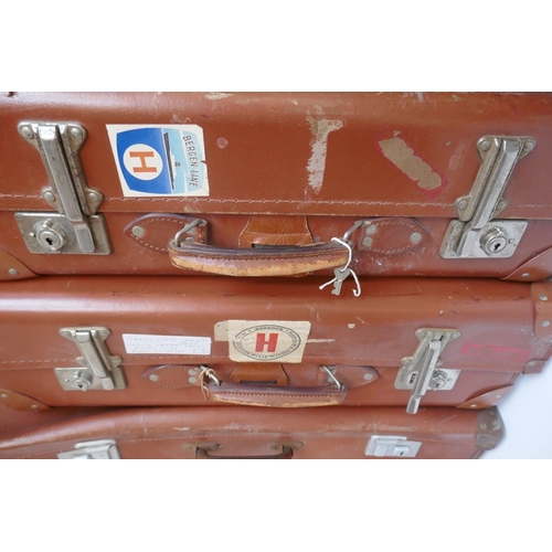 470 - 5 vintage suitcases