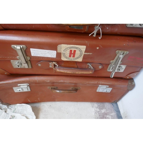 470 - 5 vintage suitcases