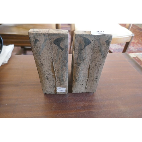 491 - Pair of stone fleur-de-lis bookends