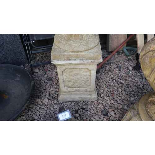 516 - Stone urn on plinth - Approx height: 88cm