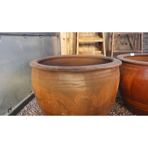 520 - 3 large glazed garden pot planters adorned with dragons - Approx height: 53cm