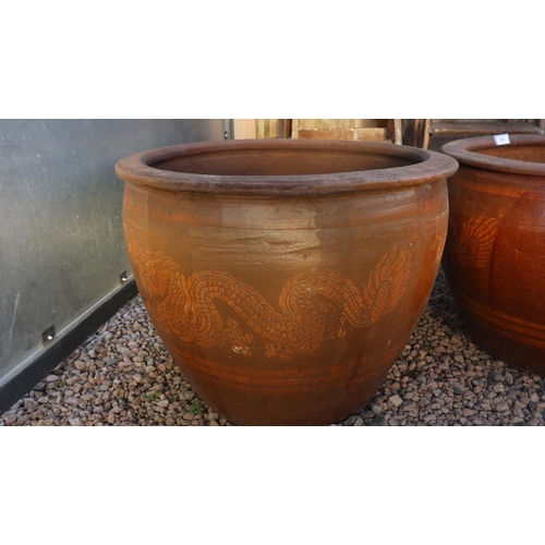 520 - 3 large glazed garden pot planters adorned with dragons - Approx height: 53cm