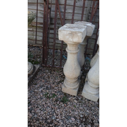 522 - Set of 6 stone pillars - Approx height: 62cm