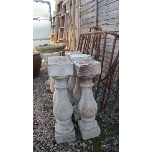 522 - Set of 6 stone pillars - Approx height: 62cm