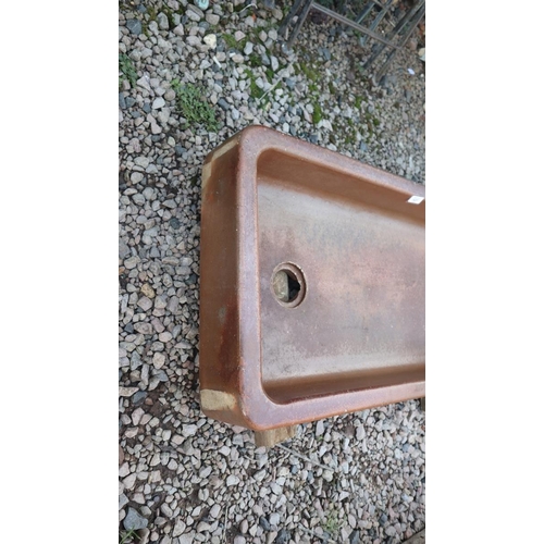 527 - Outdoor salt glazed scullery sink