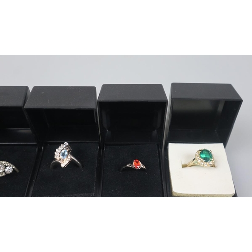 89 - Collection of rings to include silver