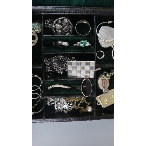 94 - Collection of jewellery to include silver