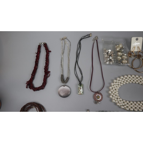 95 - Collection of costume jewellery