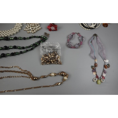 95 - Collection of costume jewellery