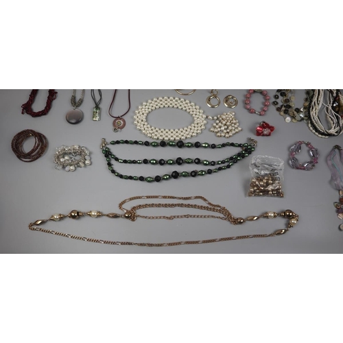 95 - Collection of costume jewellery