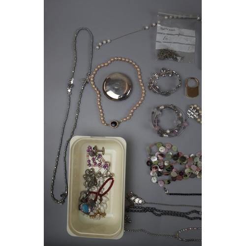 96 - Collection of costume jewellery