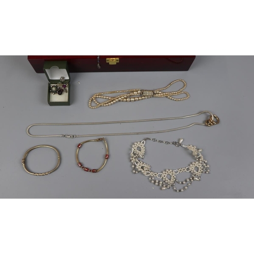 97 - Collection of costume jewellery