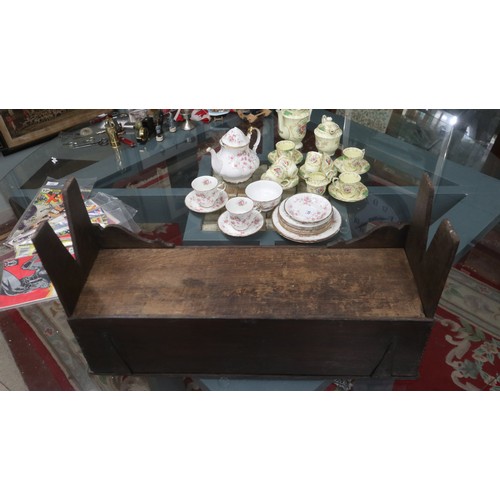 329 - Early child's oak coffer - Size: W:70cm D:22cm H:38cm