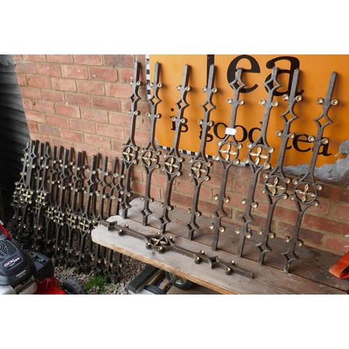 430 - Set of 30 Victorian cast iron balusters - Approx height of each 83cm