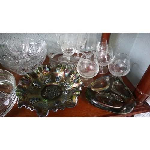 210 - Collection of glass to include carnival glass