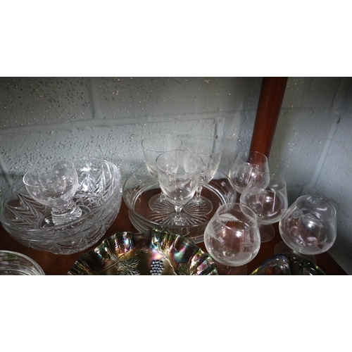 210 - Collection of glass to include carnival glass