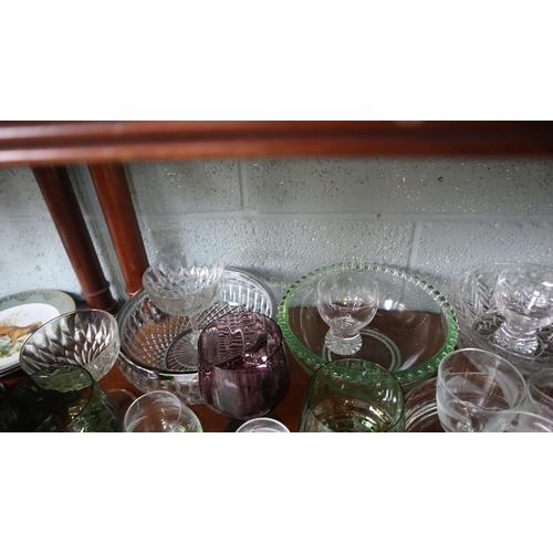 210 - Collection of glass to include carnival glass