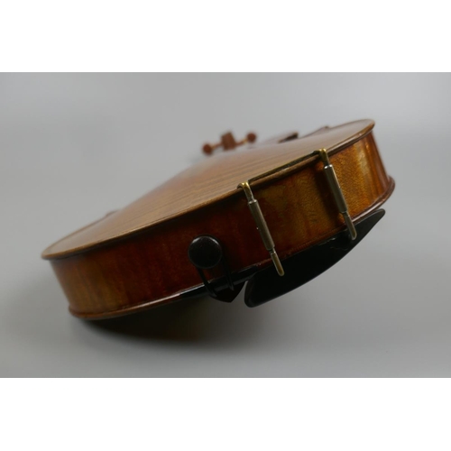 231 - Full size antique violin in case