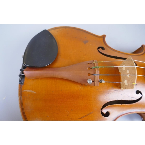 231 - Full size antique violin in case