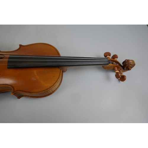 231 - Full size antique violin in case