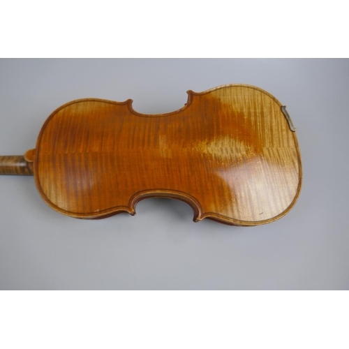 231 - Full size antique violin in case