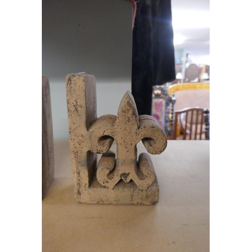 237 - Fleur De Lis Bookends