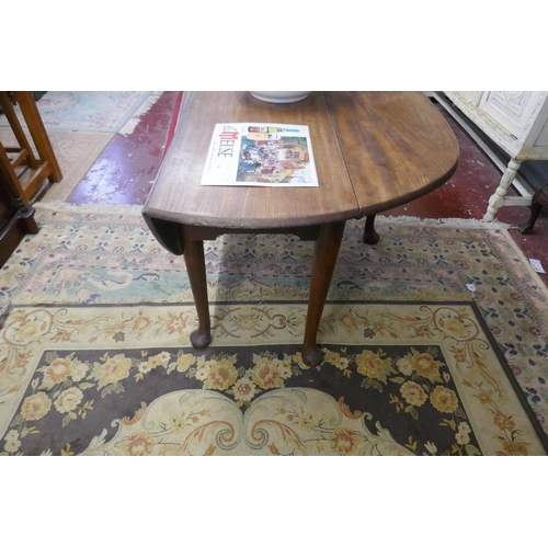 271 - Early mahogany pad-foot drop leaf table