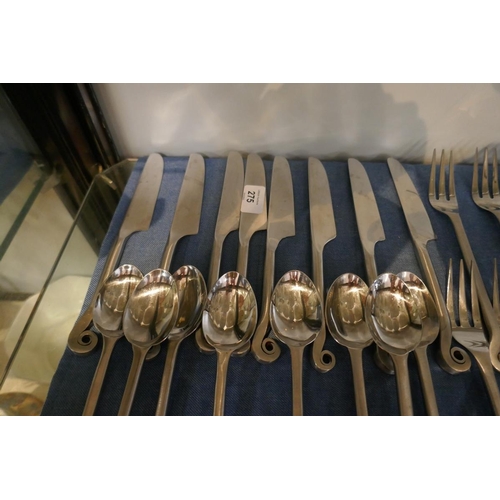 275 - Cutlery service for 8