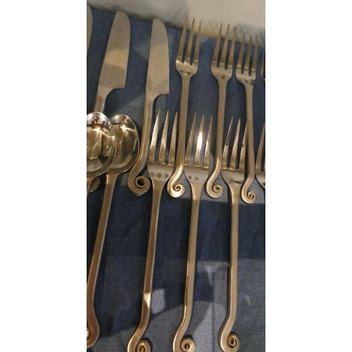 275 - Cutlery service for 8