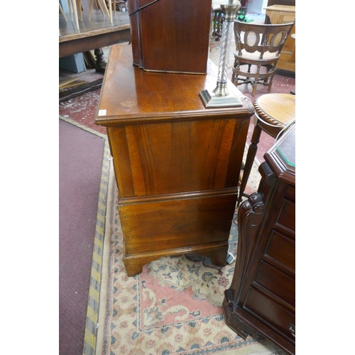 329 - Early walnut chest of drawers - Approx size W: 98cm D: 51cm H: 89cm